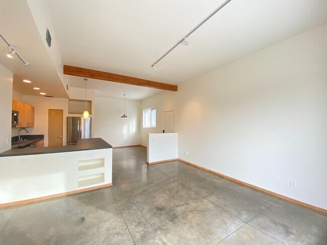 Building Photo - 1 MO. FREE RENT! Contemporary Retreat on Dunlap St.