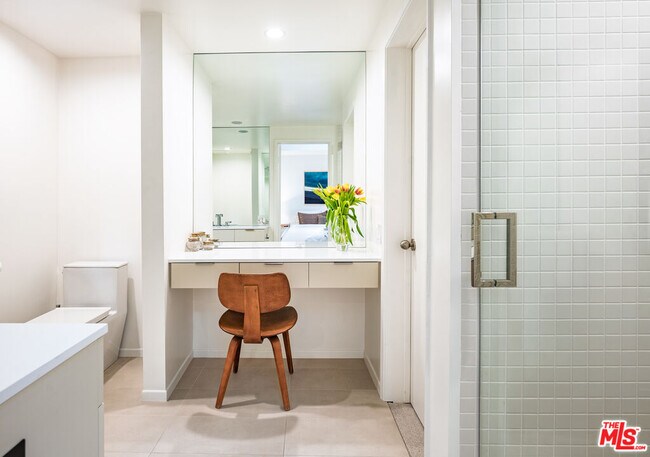 Building Photo - 1121 Loma Vista Dr