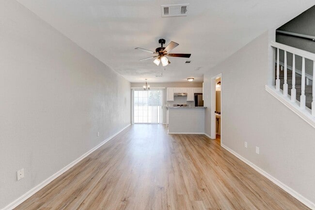 Building Photo - AVAILABLE NOW!