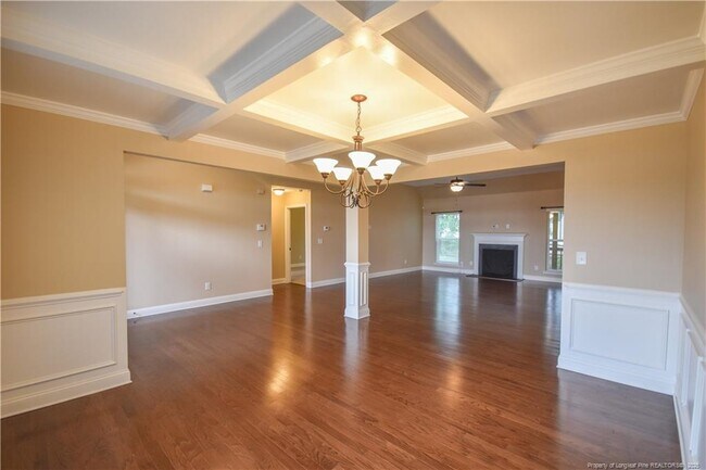 Building Photo - 124 Summer Creek Ln