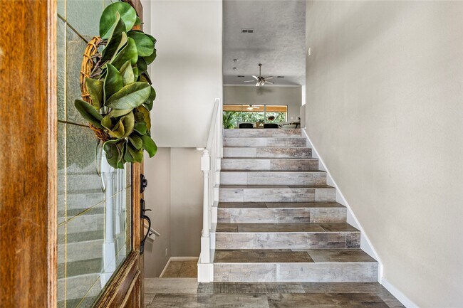 Building Photo - 170 April Cove