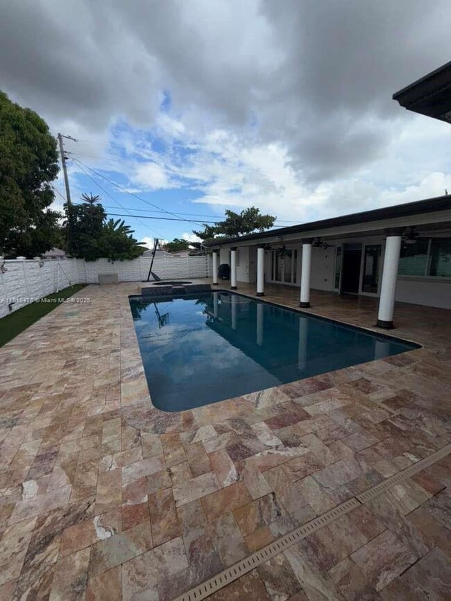 Building Photo - 8700 SW 19th Terrace