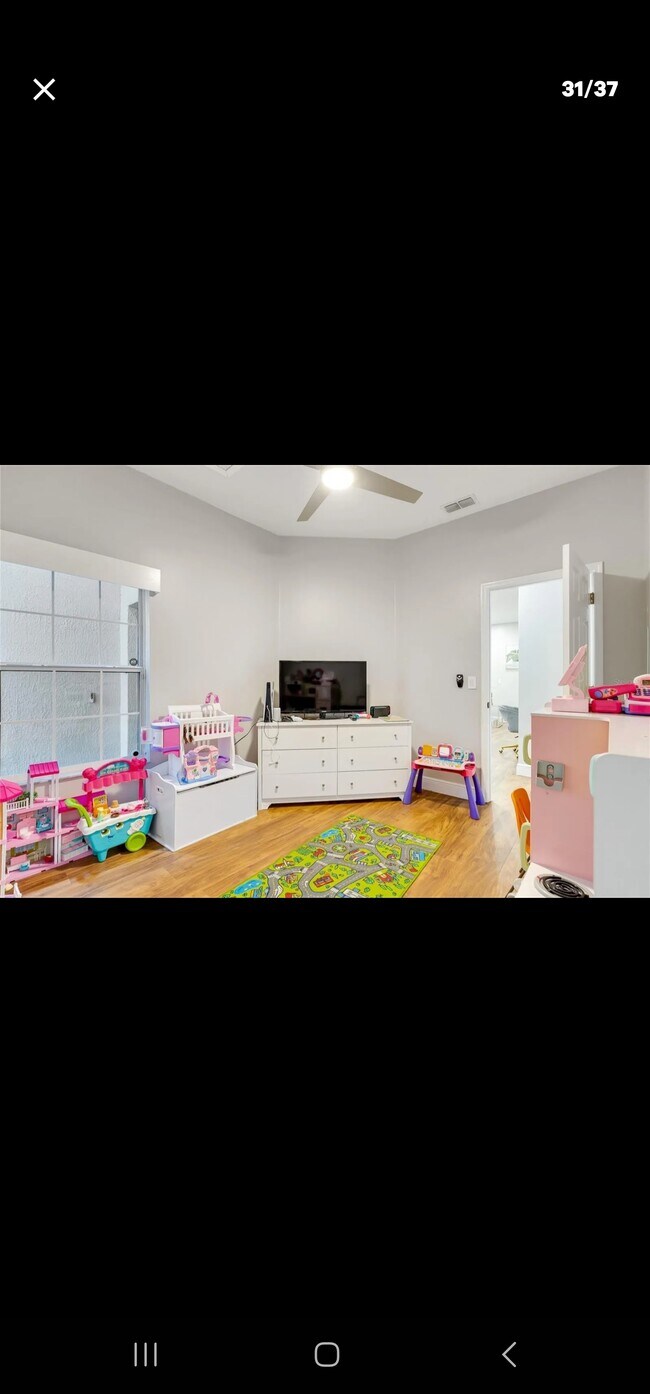 Building Photo - 2707 Scarborough Dr