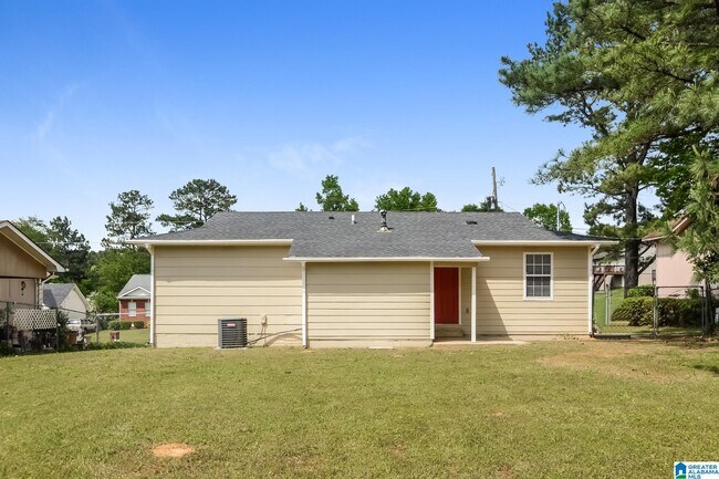 Building Photo - 541 Closhire Ln