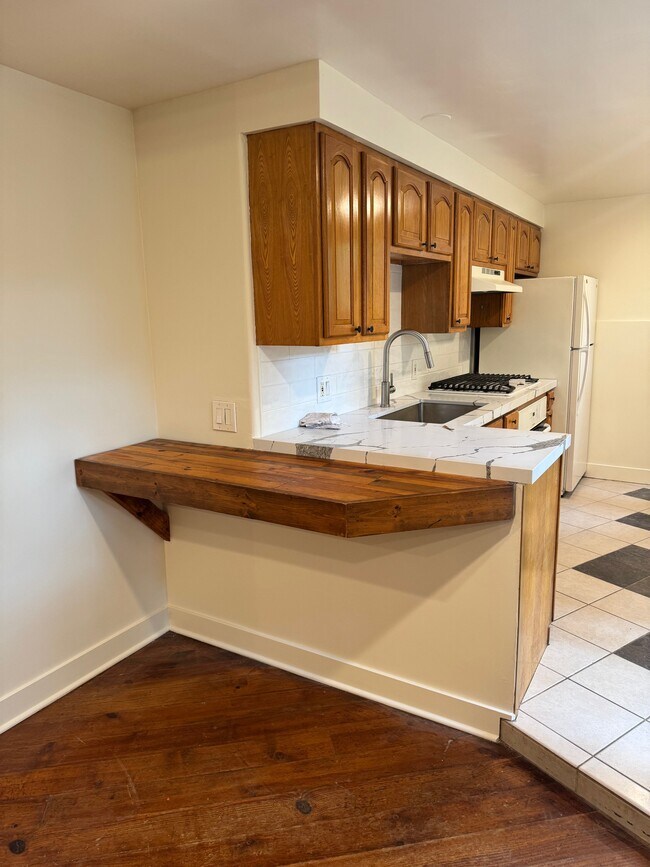 Building Photo - 1440 Old Topanga Canyon Rd