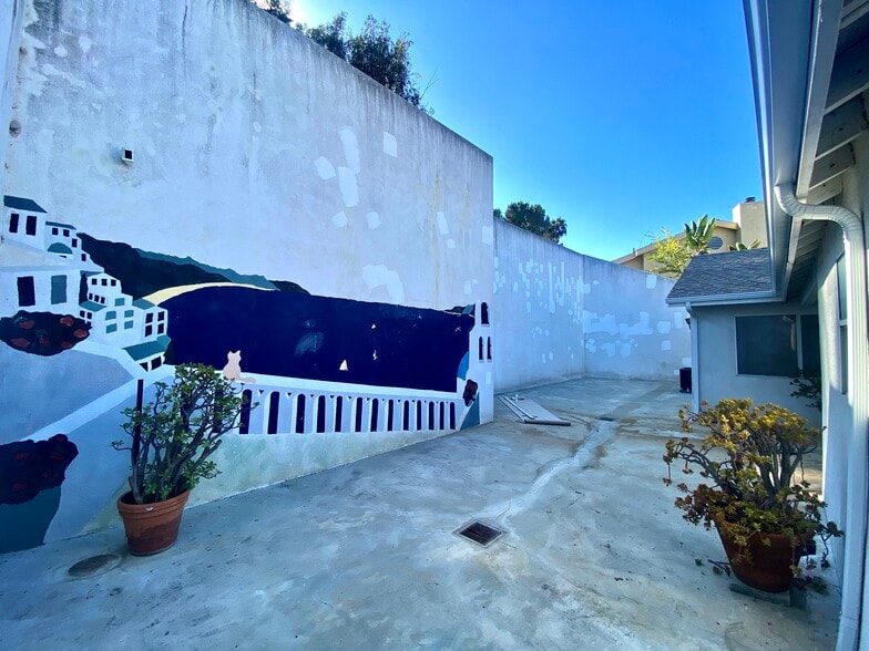 Building Photo - 3973 Verdugo Rd