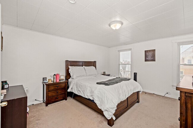 Building Photo - 131 Ulysses St