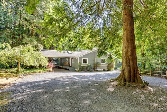 Building Photo - 4+ Bedroom Home - Surrounded by Nature, ne...