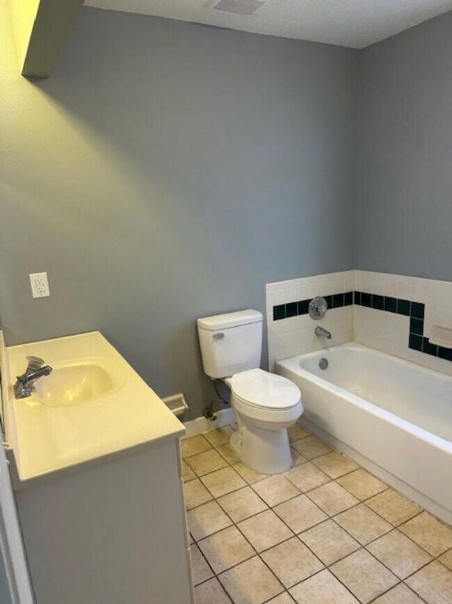 Building Photo - Spacious Townhome  with Stunning Water Views