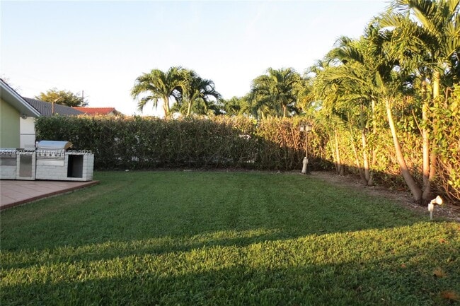 Building Photo - 925 SW 94th Ct