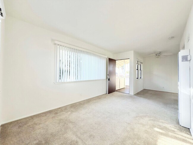 Building Photo - Across From The Beach in South O!