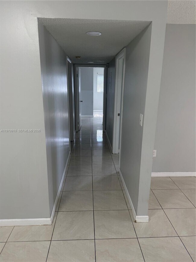 Building Photo - 469 NE 207th Ln