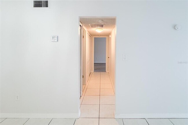 Building Photo - 310 Cherokee Ct