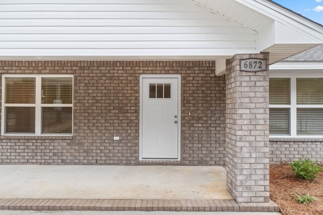 Building Photo - Charming Modern Duplex