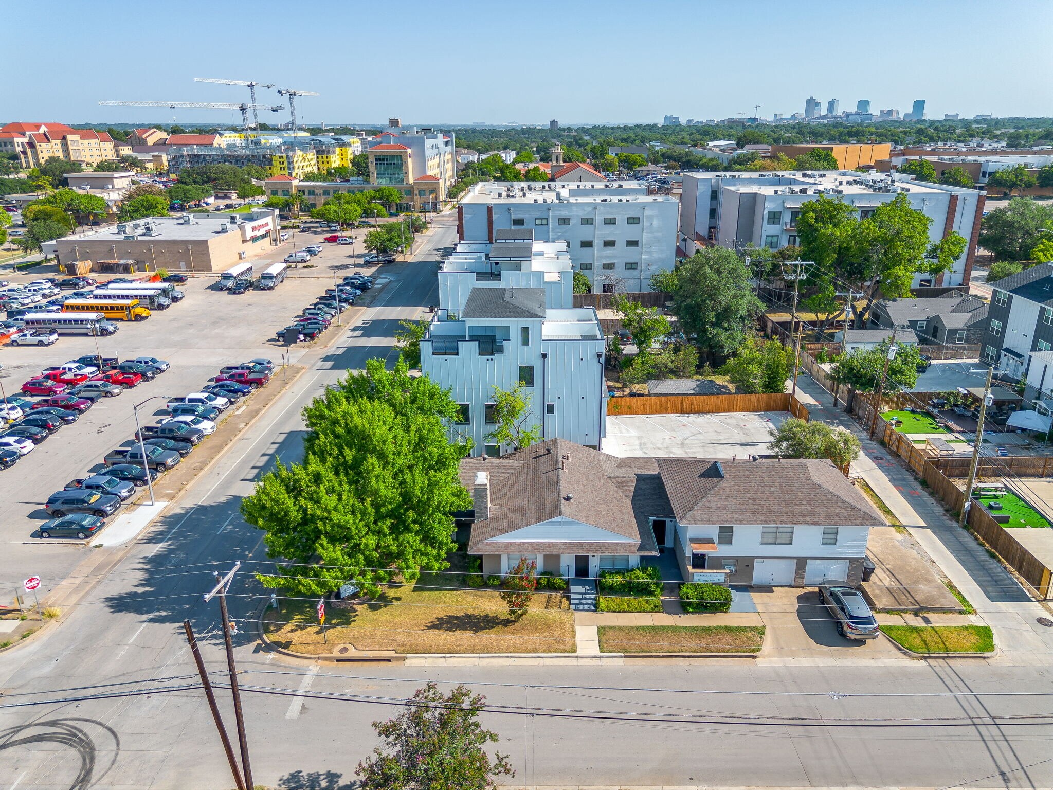 Building Photo - 3141 McCart Ave