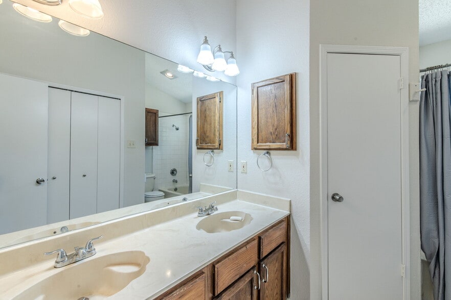 Building Photo - 1802 Verbena Way