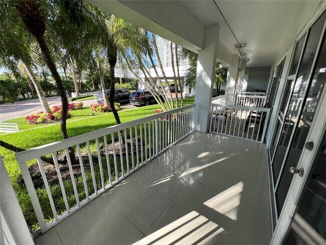 Building Photo - 10275 Collins Ave