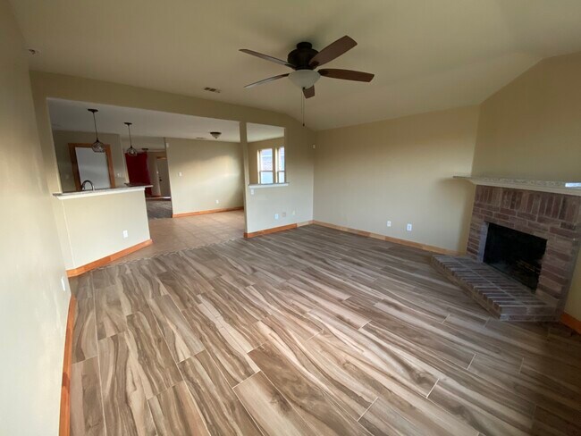 Family Room and Breakfast Nook - 513 Paddle Dr