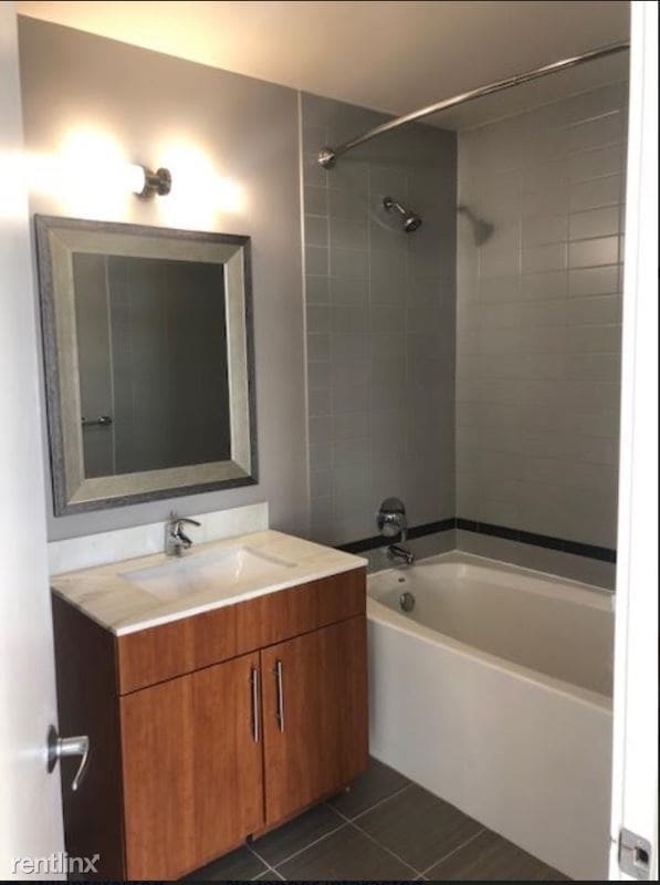 Building Photo - 1 br, 1 bath Apartment - 611 N State St