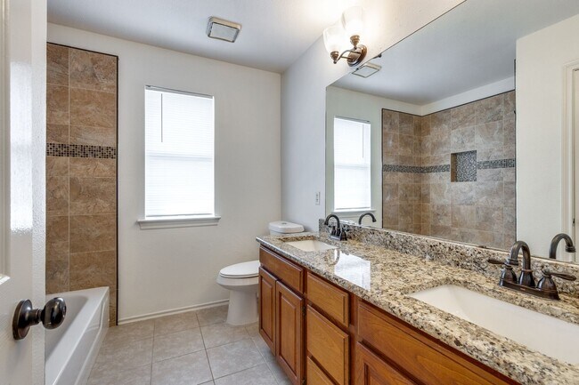 Building Photo - 8434 Golf Club Cir