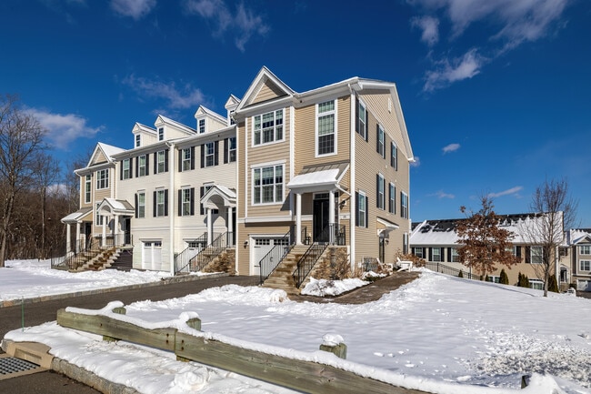 Building Photo - 35 Moorland Dr