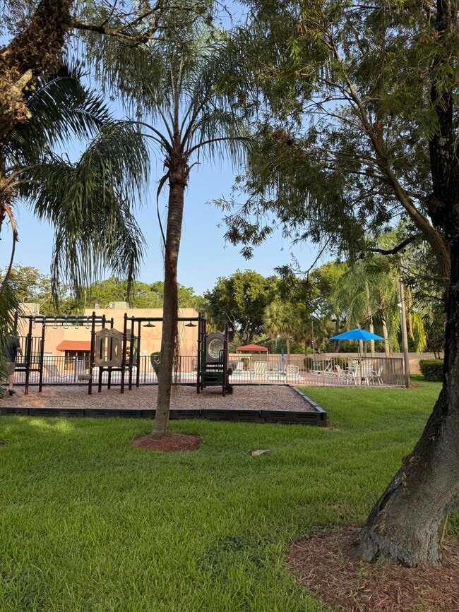 Building Photo - 1041 NW 124th Ave