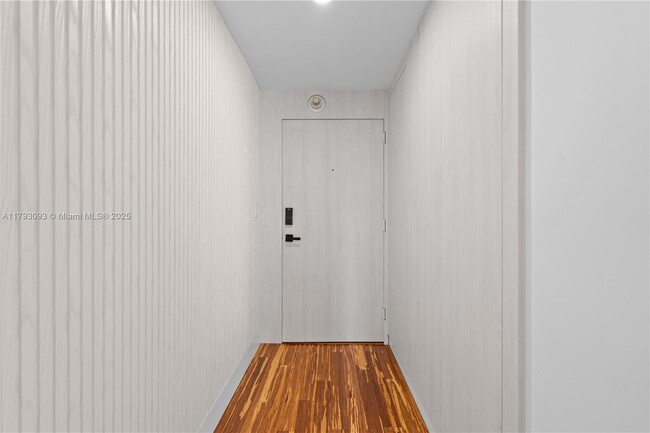 Building Photo - 1408 Brickell Bay Dr