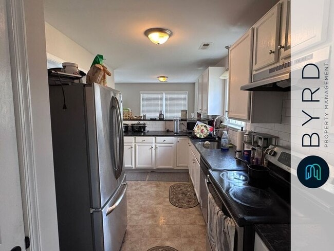 Building Photo - 115 E 14th St