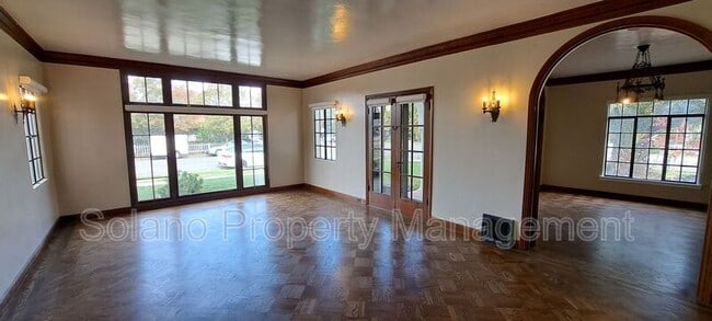 Building Photo - 290 E B St