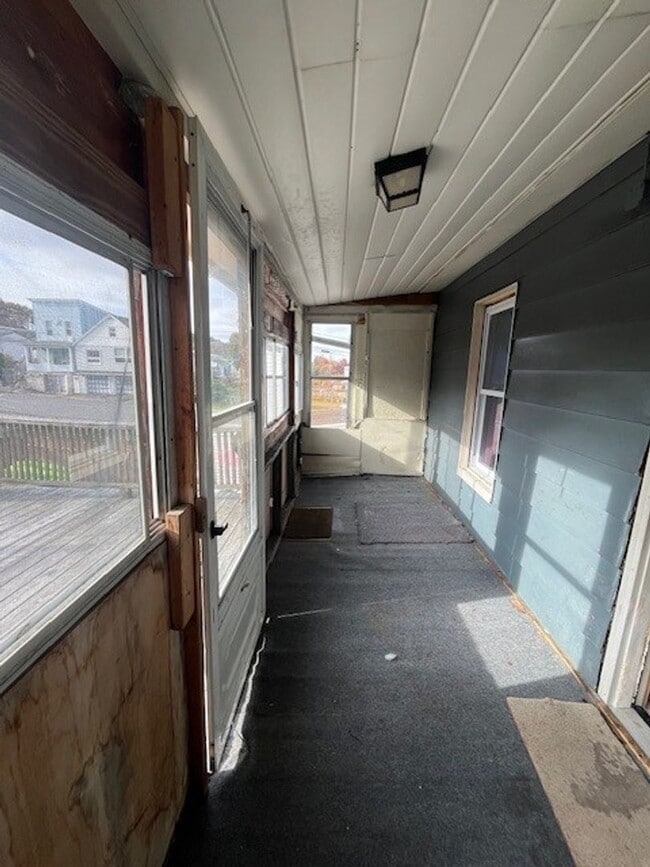 Building Photo - 6 E High St