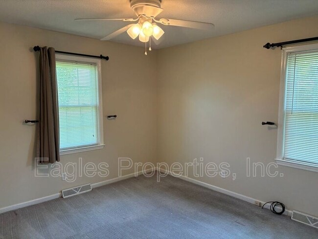 Building Photo - 383 N Washington St