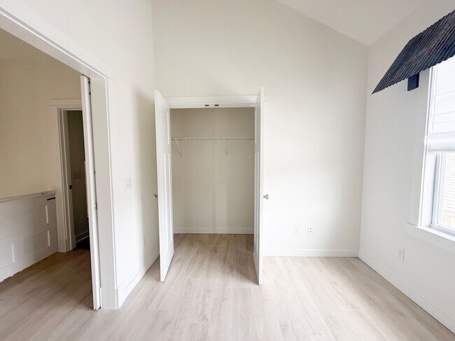 Building Photo - Pet-Friendly 3-Bedroom Home with Bright, Airy Coastal Style