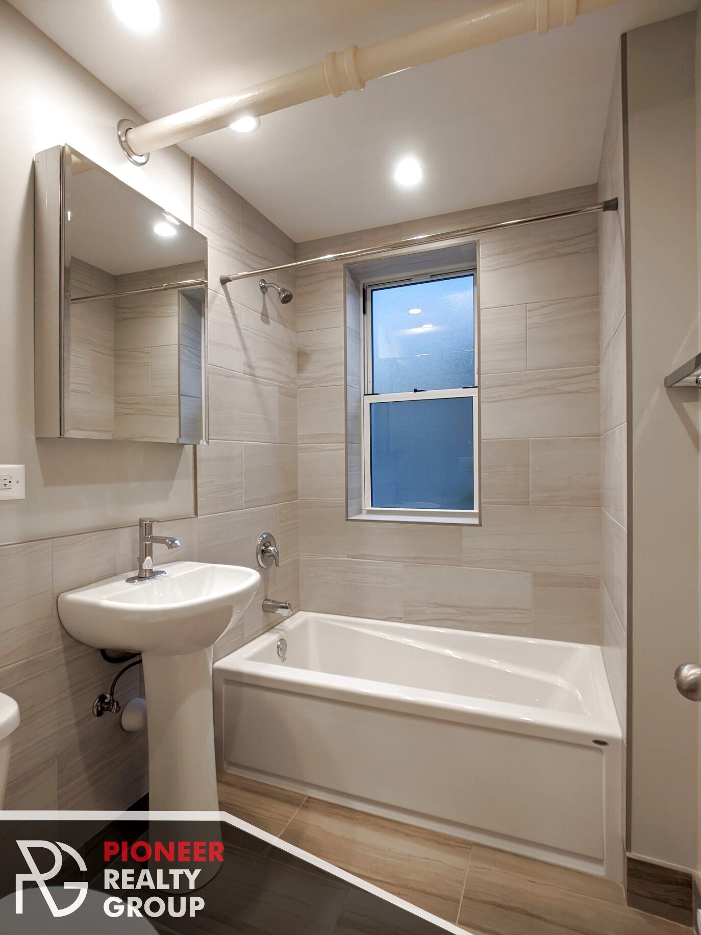 Building Photo - 1931 W Winona St