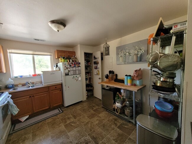 Building Photo - 359 S 150 W