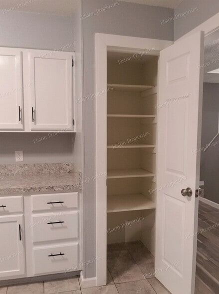 Building Photo - 804B S Okaw