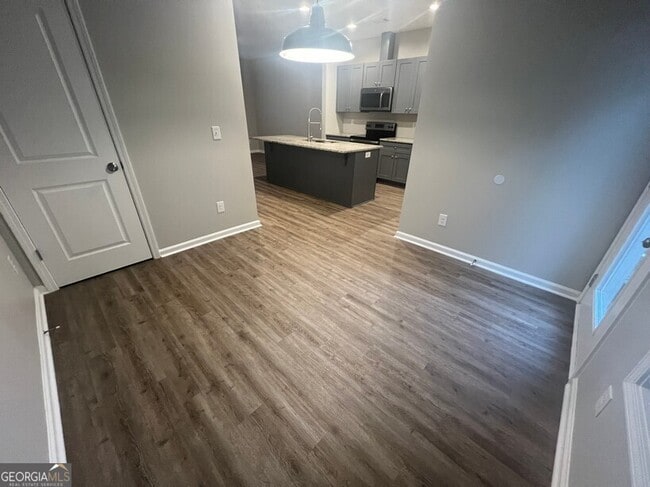 Building Photo - 1571 Bostwick Rd