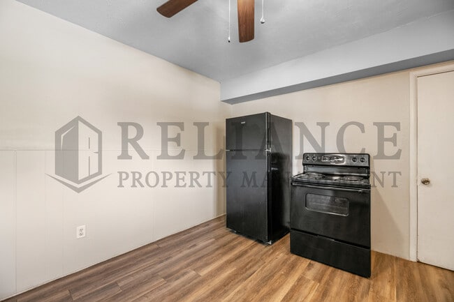 Building Photo - 317 W Kinkaid Ave