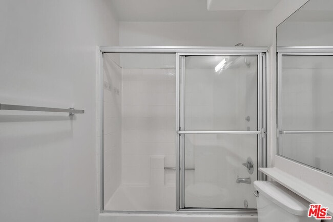 Building Photo - 2050 S Bentley Ave