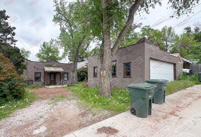 Building Photo - 3 bedroom, 2 bath 1,356 sqft single-family...