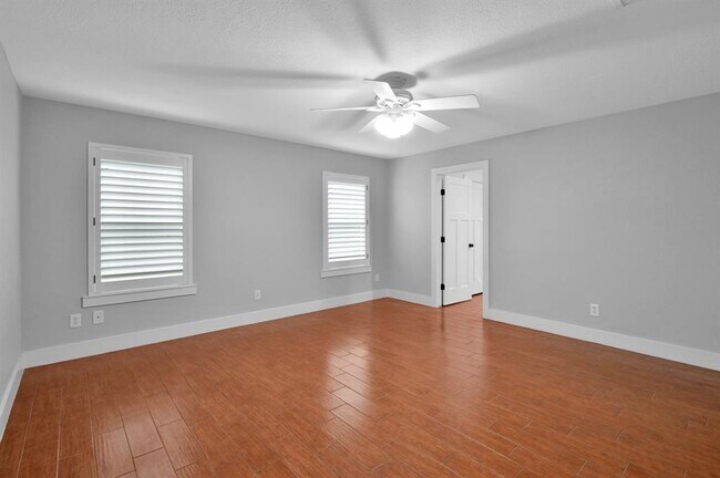 Building Photo - 5 Hickory Oak Dr