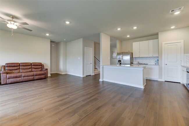 Building Photo - 6607 Arabella Lakes Dr