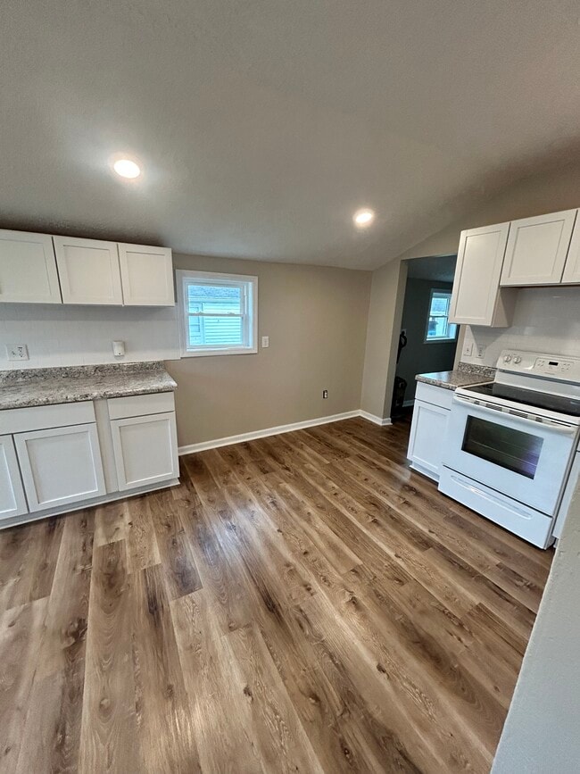 Building Photo - 908 Garfield Ave