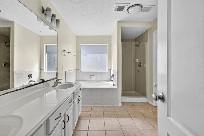 Building Photo - 7407 Hollister Ridge