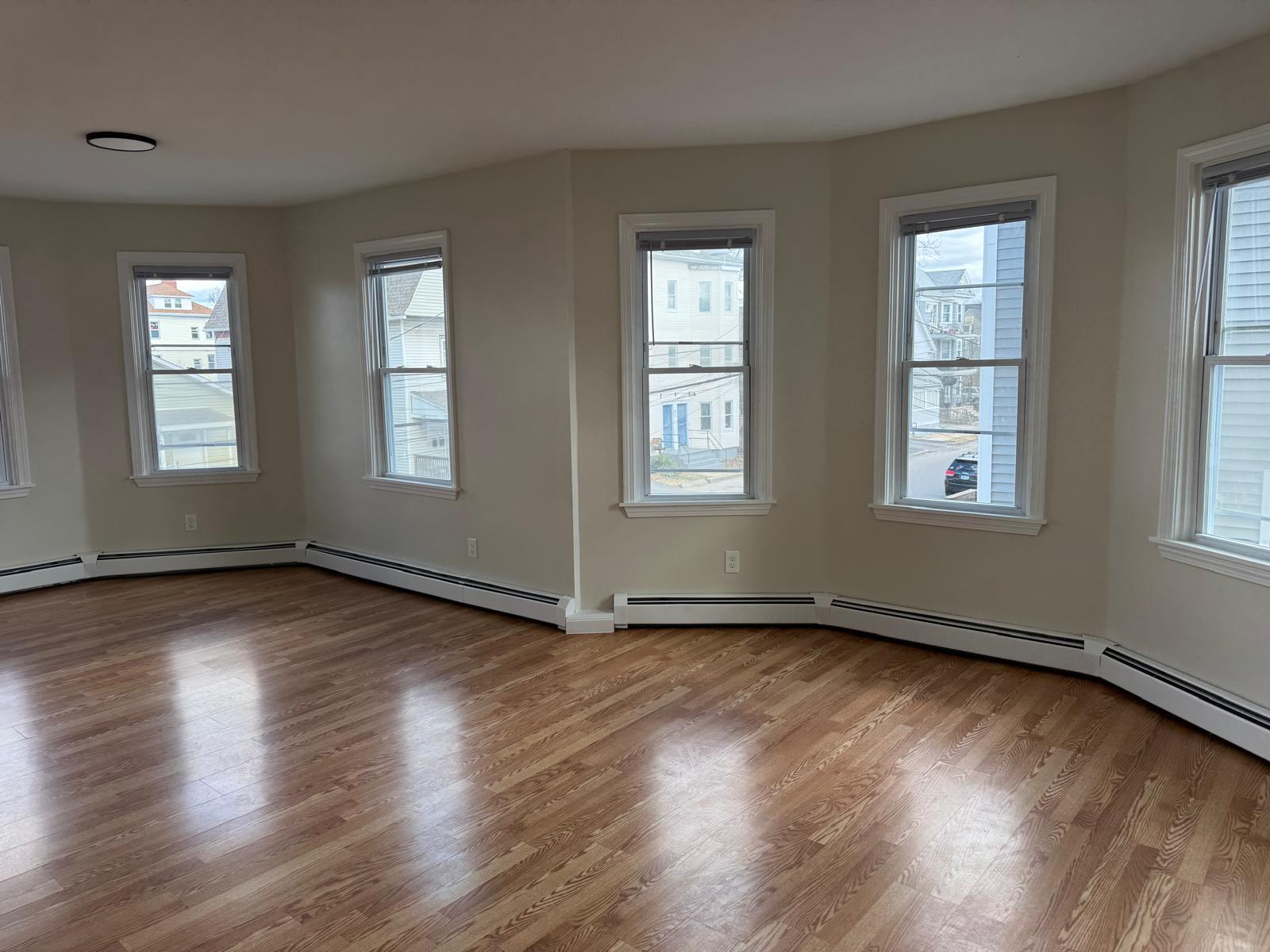 Building Photo - 33 Linwood Ave