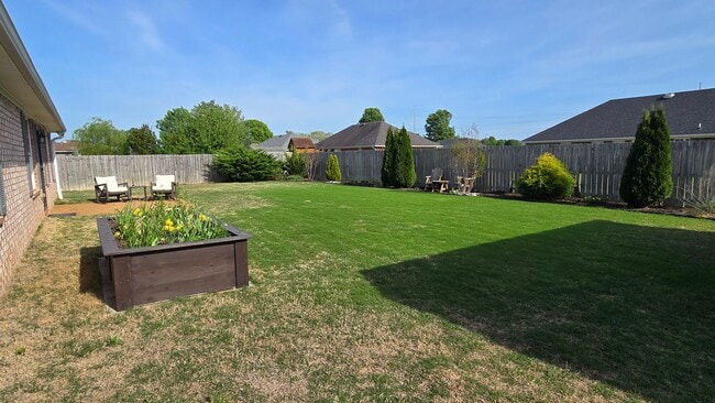 Building Photo - Beautiful home just minutes to Medina Middle School with Lawn care included