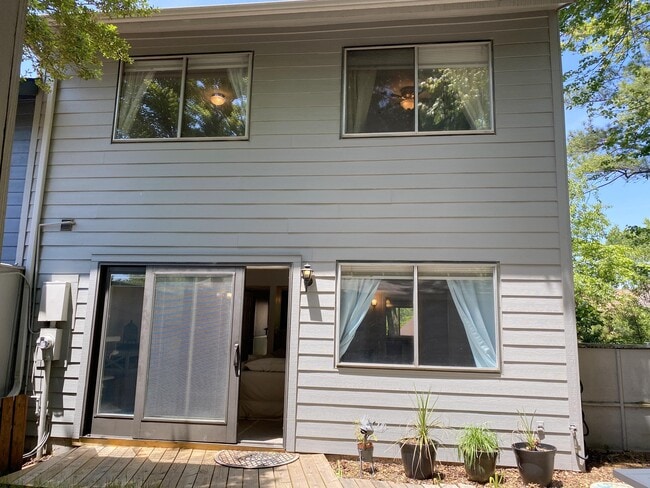 Building Photo - 56 Woodlake Dr