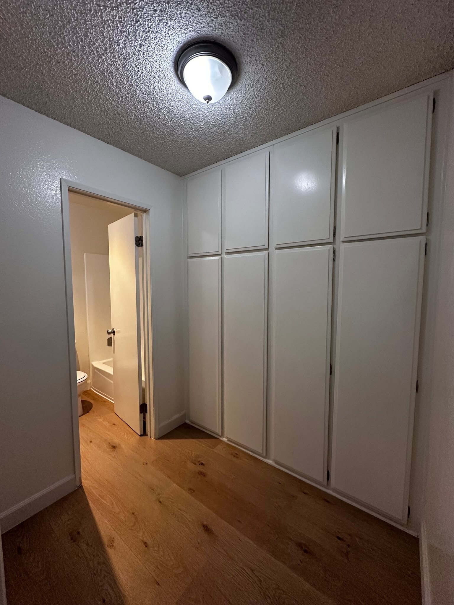 Building Photo - 5134 N Glendora Ave