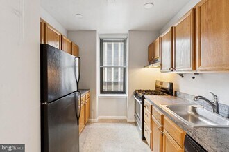 Building Photo - 135 S 19th St