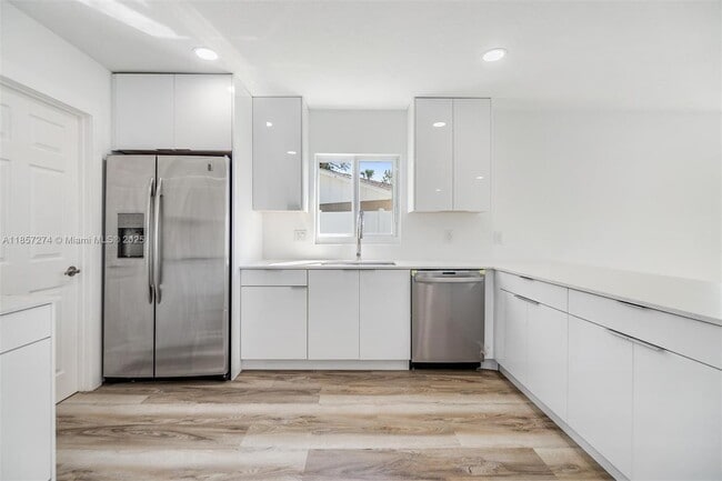 Building Photo - 8705 Tahiti Ln