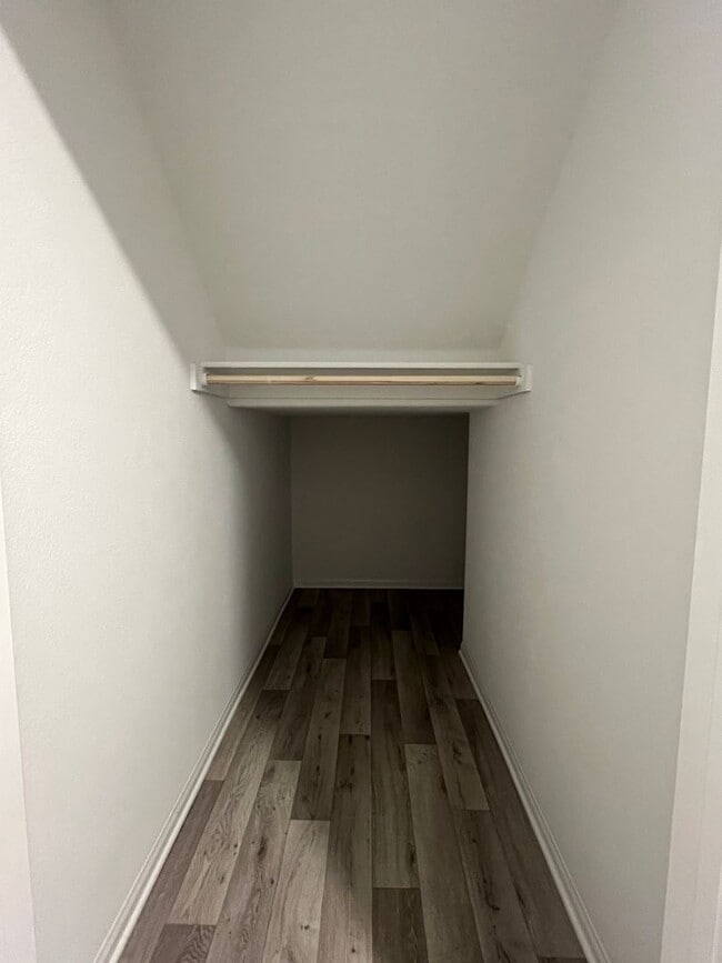 Building Photo - Move in today! 3 bed 2.5 bath 2 story beauty!